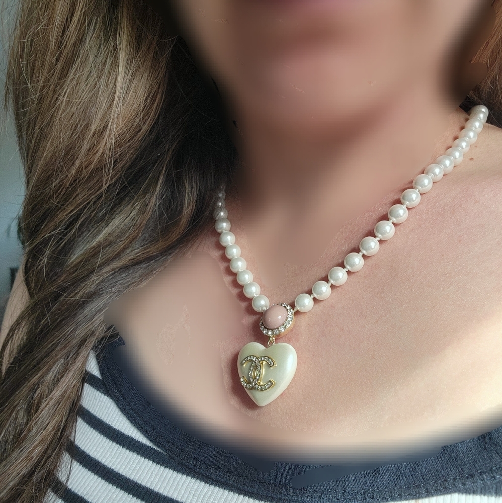 CHANEL Pearl rhinestone heart necklace ♥️ - Picture 2 of 8